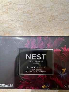NEST Fragrances Black Tulip Body Cream - Black with Pink Accents